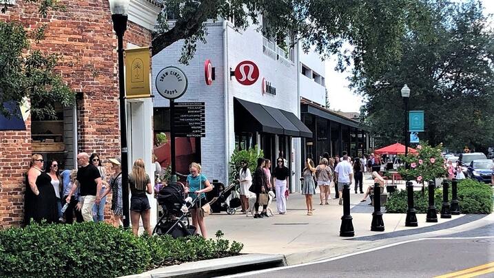 People shopping in Hyde Park Village, Tampa