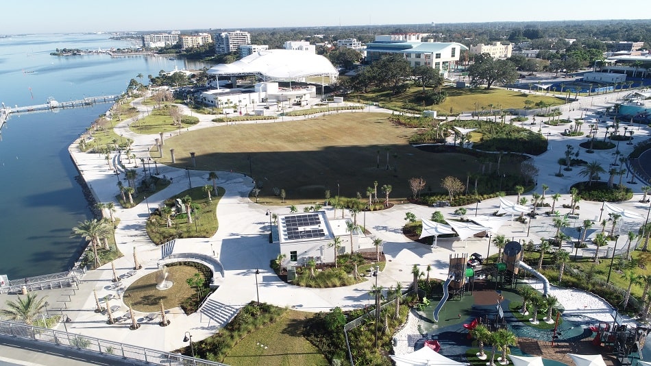 A view of Coachman Park in Clearwater, Florida, with its green spaces and places to meet