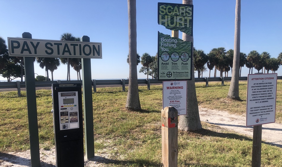 A picture of the Courtney Campbell Causeway access point and available parking options