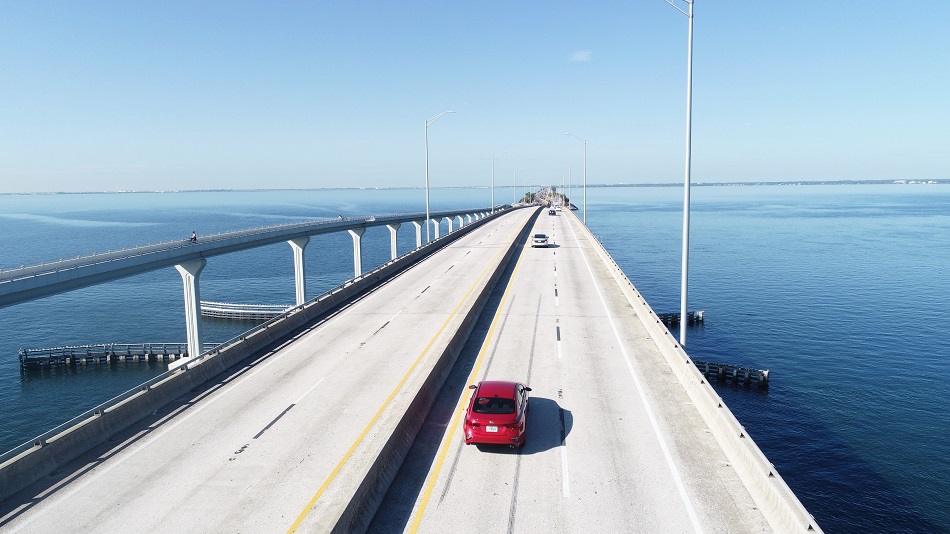 A scenic view of the Tampa Bay Bridge, the perfect route for your Tampa to St. Petersburg road trip.